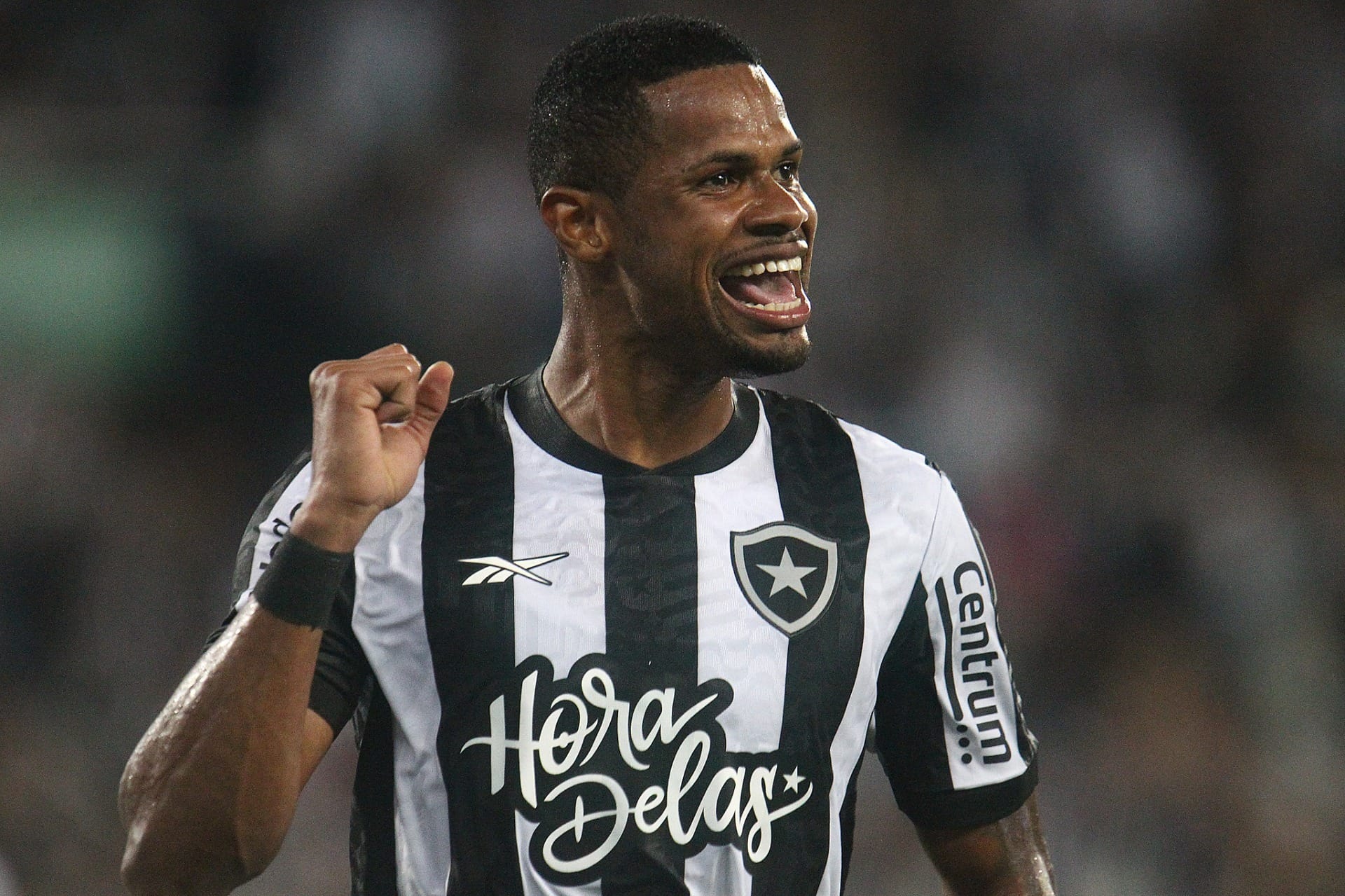 Atlético-MG chega a acordo com o Botafogo por Júnior Santos; veja os valores