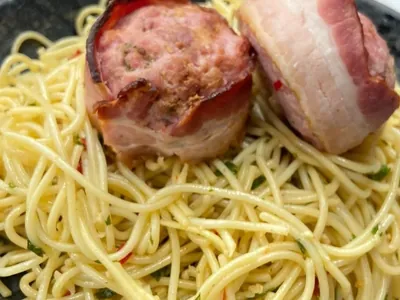 Macarrão alho e óleo com medalhão de linguiça | Band Receitas