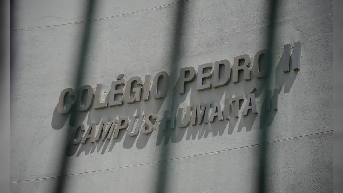 Pais e alunos do Colégio Pedro II fazem protesto pedindo retorno às aulas