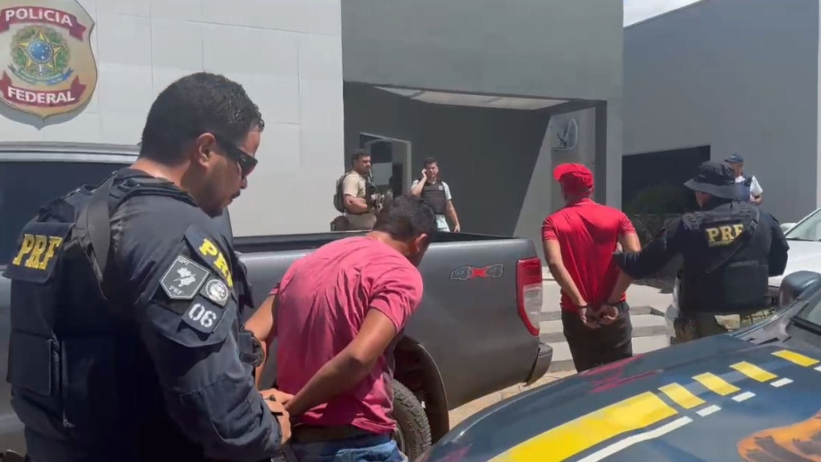VÍDEO: Confira chegada de recapturados após fuga de Mossoró na delegacia
