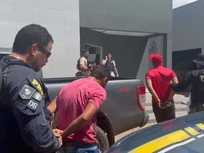 VÍDEO: Confira chegada de recapturados após fuga de Mossoró na delegacia