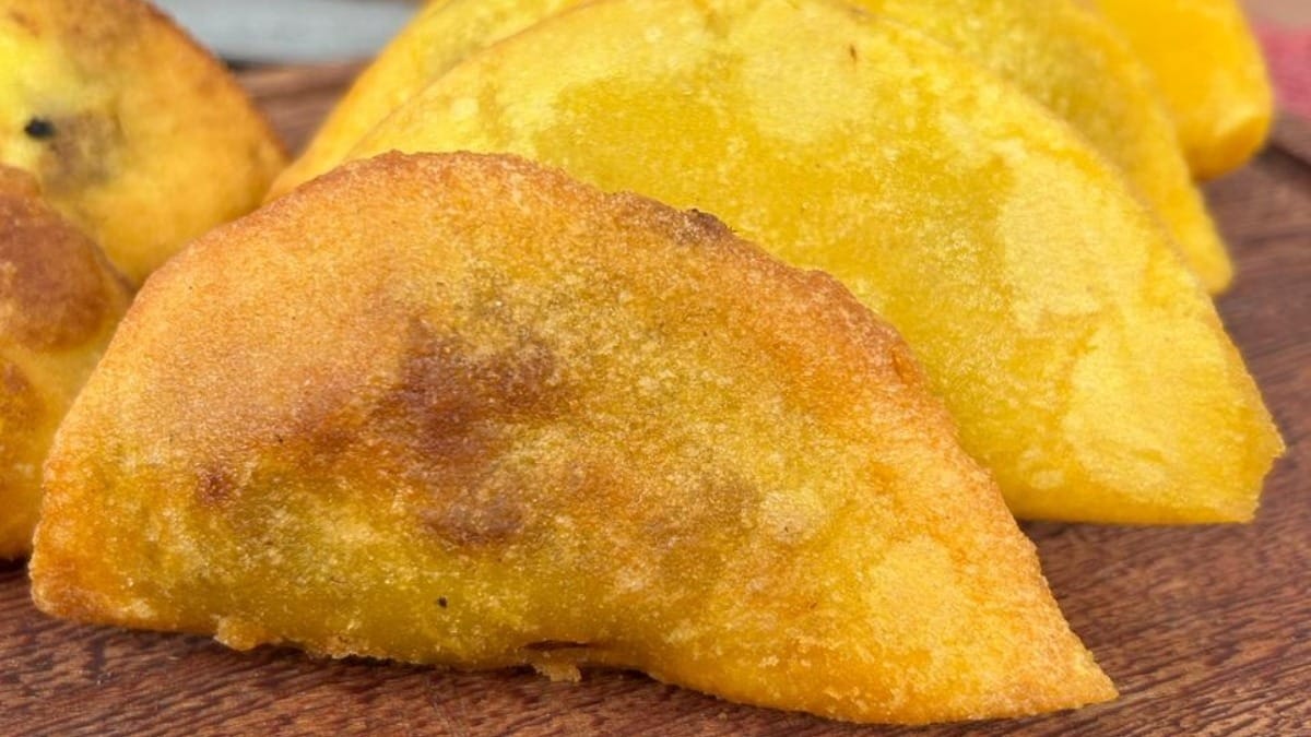 Empanada colombiana de carne desfiada | Band Receitas