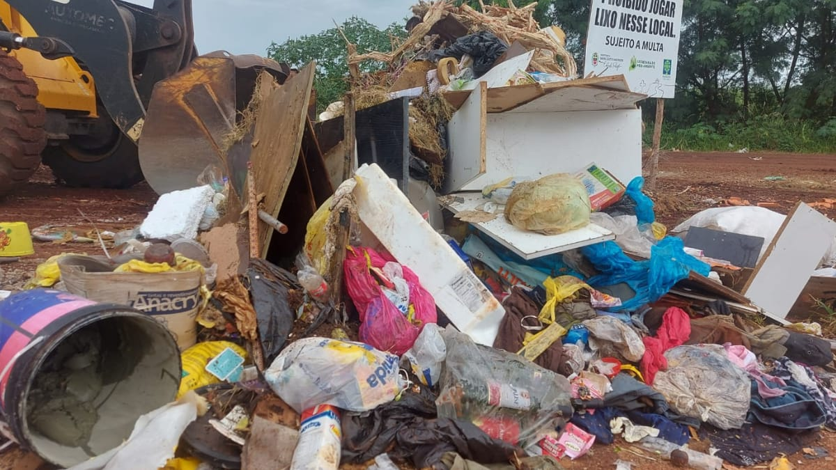 Moradores de Belford Roxo denunciam que coleta de lixo não é realizada