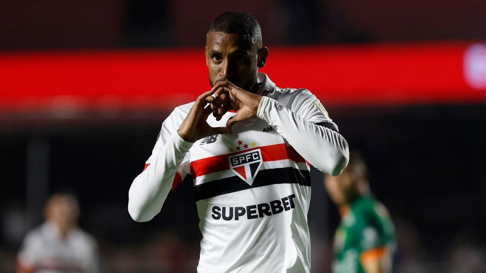 Novo problema no São Paulo: lesão pode tirar André Silva dos gramados até 2026