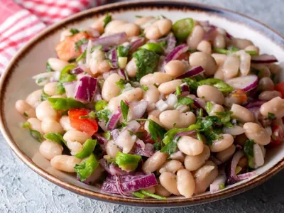 O melhor acompanhamento para churrasco é salada de feijão-fradinho; aprenda