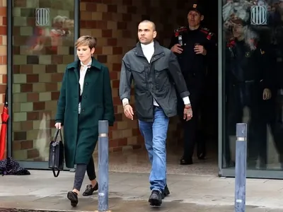 Justiça da Espanha nega recurso e mantém Daniel Alves em liberdade condicional