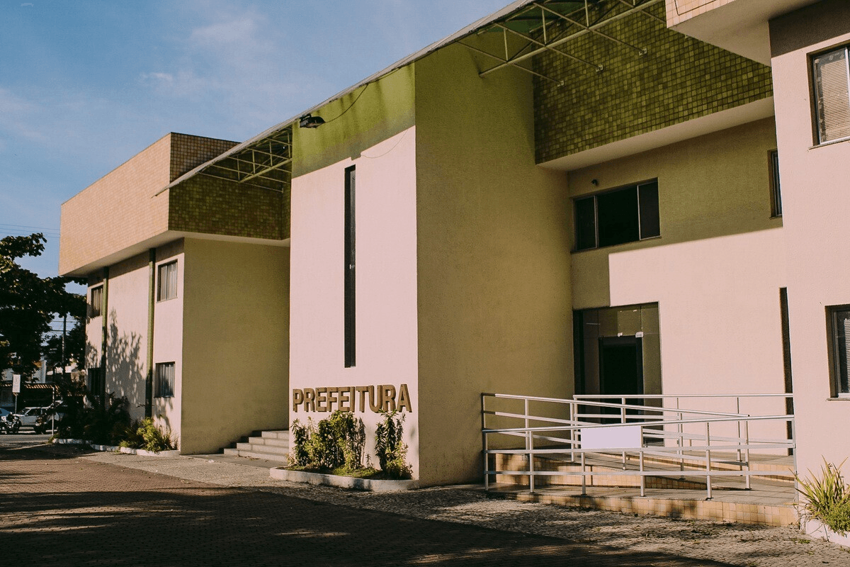 Polícia investiga roubo de van da Secretaria Municipal de Saúde de Cabo Frio