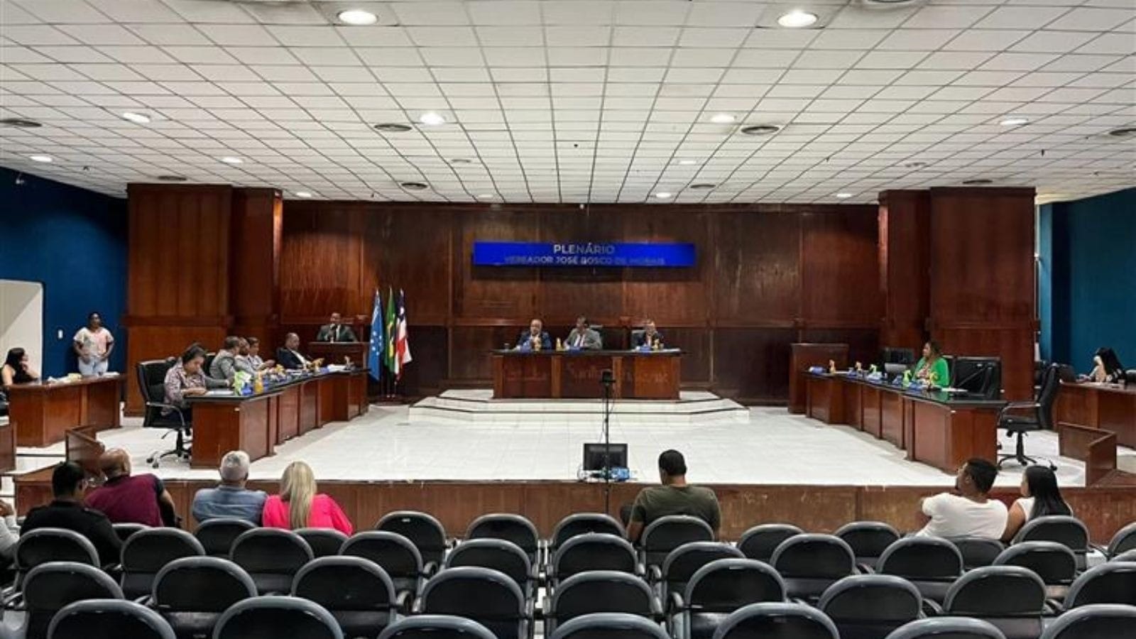Vereadores de Dias d'Ávila (BA) aprovam reajuste de R$ 0,46 para os professores
