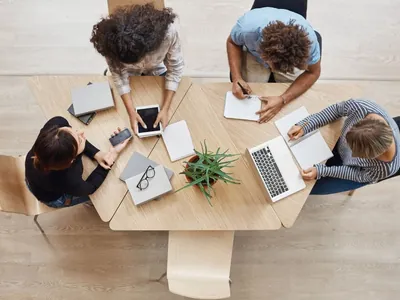 Home office, bônus e inovação: o que cada geração busca no trabalho hoje