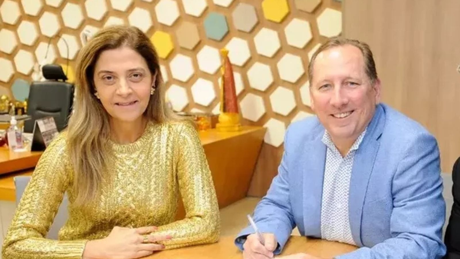 Por causa de Textor, Leila Pereira não viajará ao Rio para Botafogo x Palmeiras