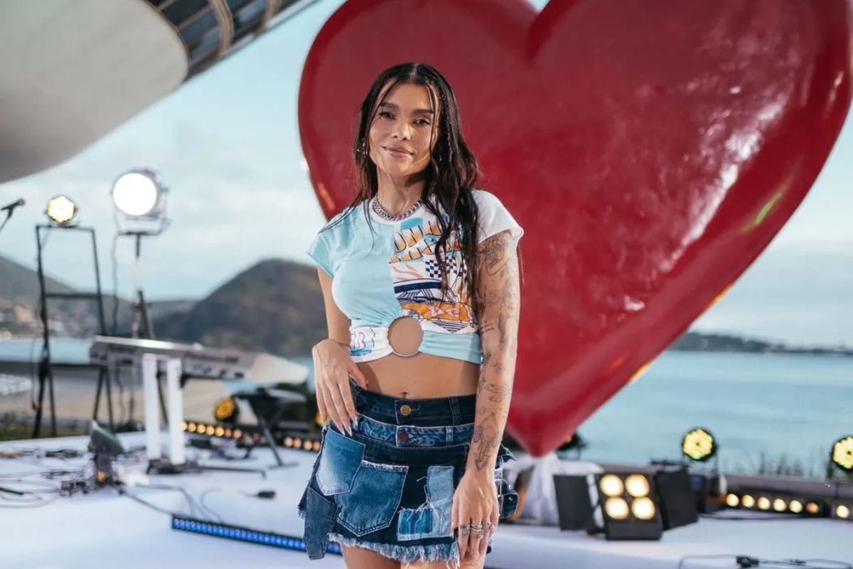 Após projetos com Juliette e Ludmilla, Lary lança novos singles: "Muito feliz"
