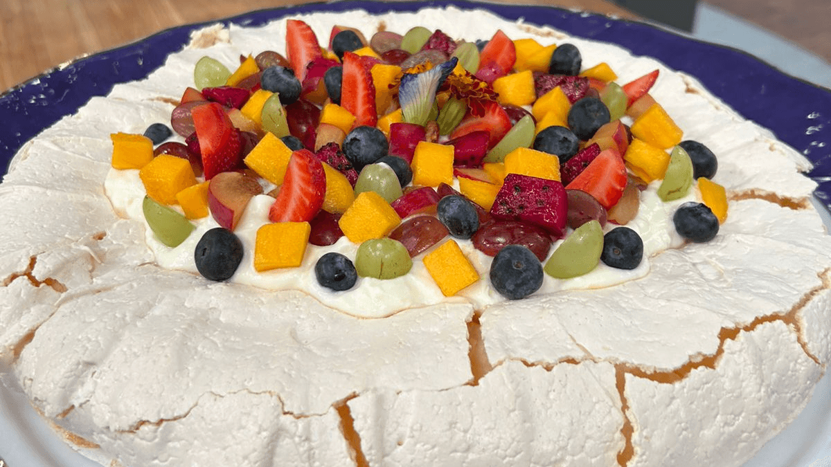 Pavlova com frutas | Band Receitas