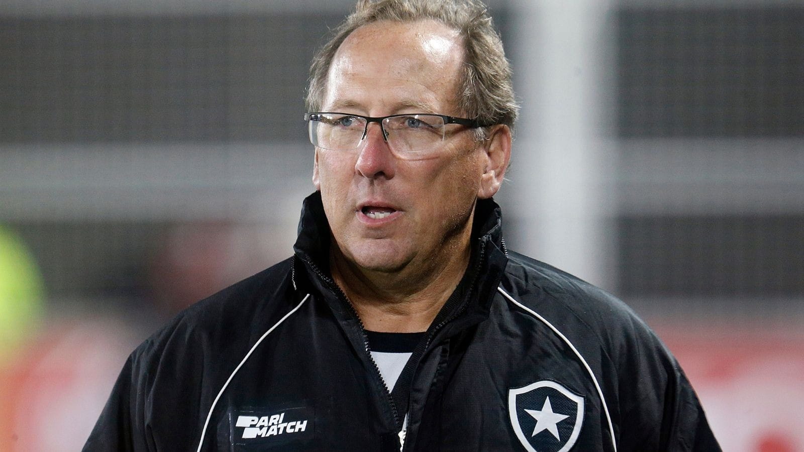 Conselheiros do Botafogo apoiam John Textor contra restrição da venda de atletas