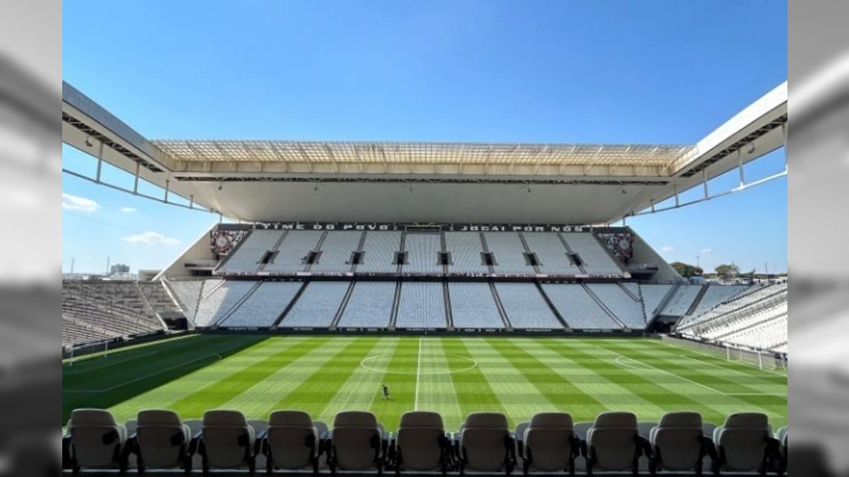 Em 2014, Memphis Depay jogou e até fez gol na Arena Corinthians; relembre