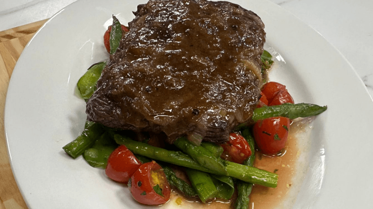 Fraldinha ao molho de cebola com legumes salteados | Band Receitas