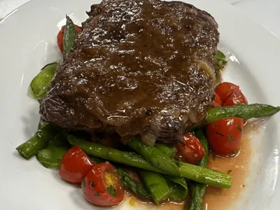 Fraldinha ao molho de cebola com legumes salteados | Band Receitas