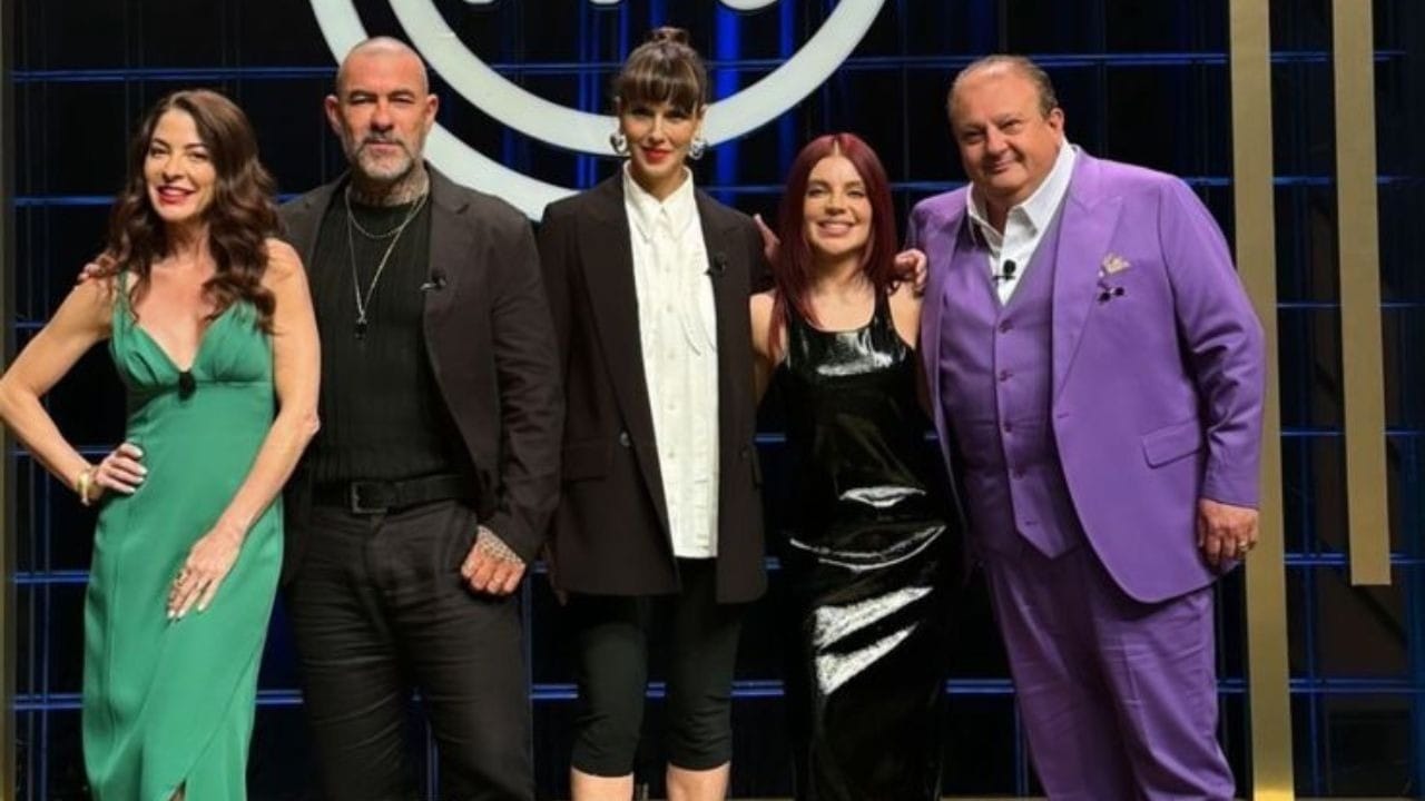 Gkay posa ao lado dos jurados e de Ana Paula Padrão (Reprodução/Instagram)