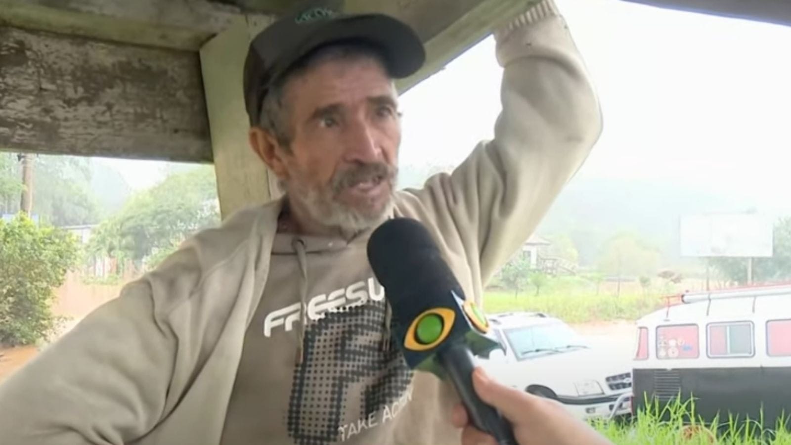 'Abandonamos tudo', diz morador que saiu de casa em meio às chuvas no RS
