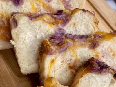 Pão de cebola recheado | Band Receitas