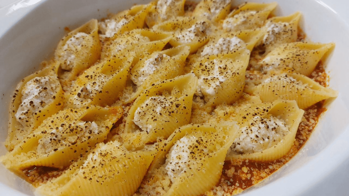 Conchiglione recheado com ricota ao molho de tomate | Band Receitas