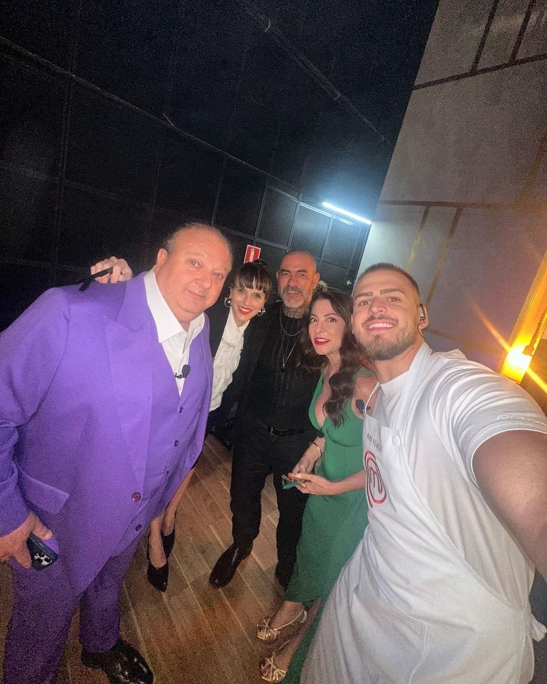 Erick Jacquin, Helena Rizzo, Henrique Fogaça e Ana Paula Padrão posam com Jon Vlogs