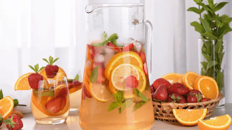 Sangria refrescante: chef Rodrigo Oliveira ensina drink sem álcool