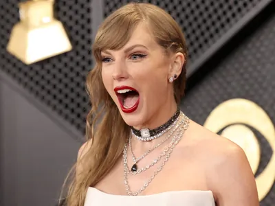Cantor ultrapassa Taylor Swift e assume o topo da lista dos músicos mais ricos; saiba quem é