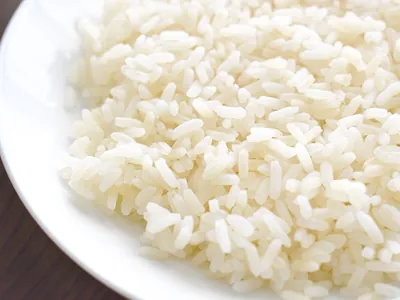 Arroz econômico: veja como deixar o grão soltinho sem gastar muito gás