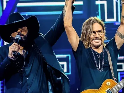 Edson & Hudson celebram 30 anos em show no Teatro Guaíra