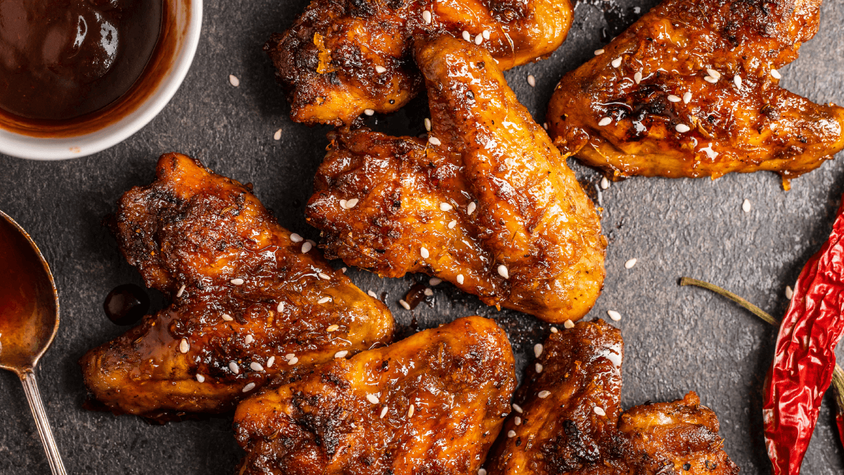 Americanos comeram 1,47 bi de asinhas de frango no Super Bowl, um total de três voltas na Terra