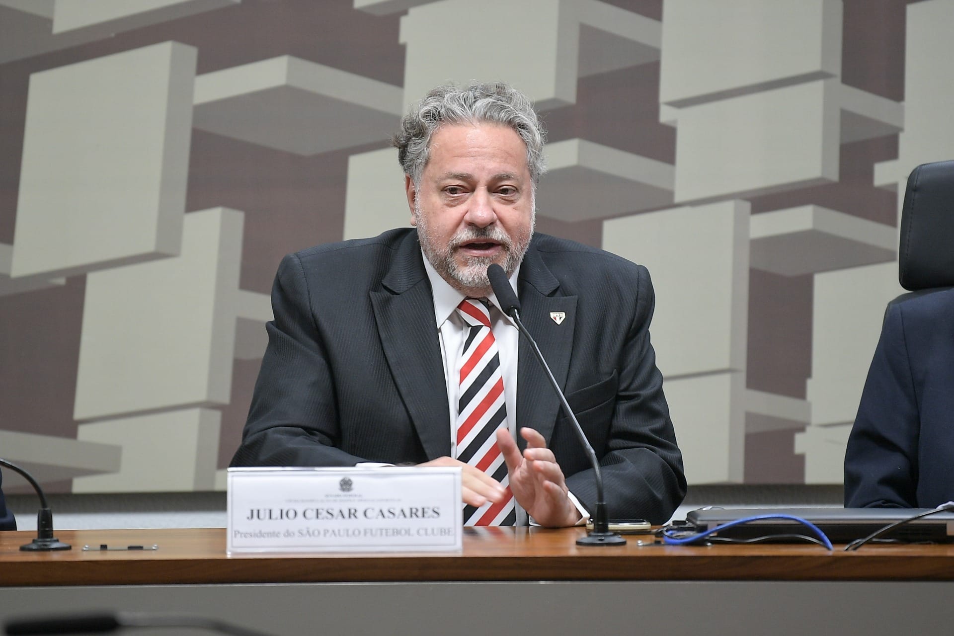Presidente do São Paulo anuncia plano de reestruturação para reduzir dívida de R$ 856 milhões