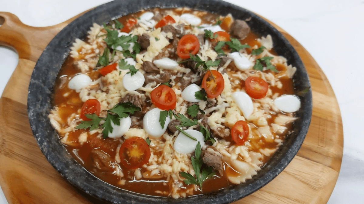 Farfalle com filé-mignon em cubos | Band Receitas