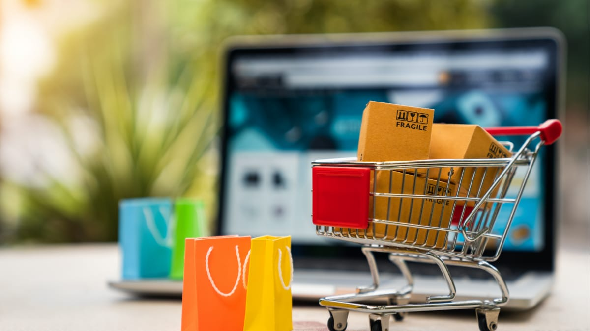 Limite de pagamento da 1ª parcela do 13º salário e Black Friday serão na mesma data este ano