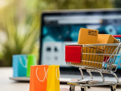 Limite de pagamento da 1ª parcela do 13º salário e Black Friday serão na mesma data este ano