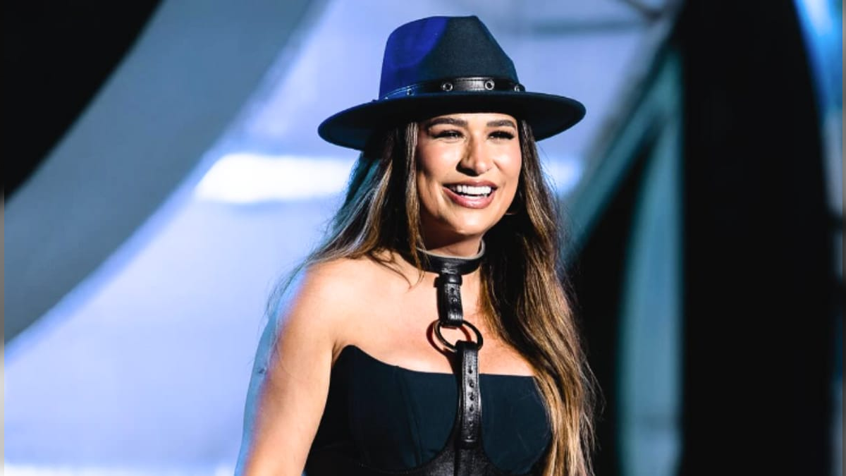 Simone Mendes relembra flagrante em momento quente com maridão