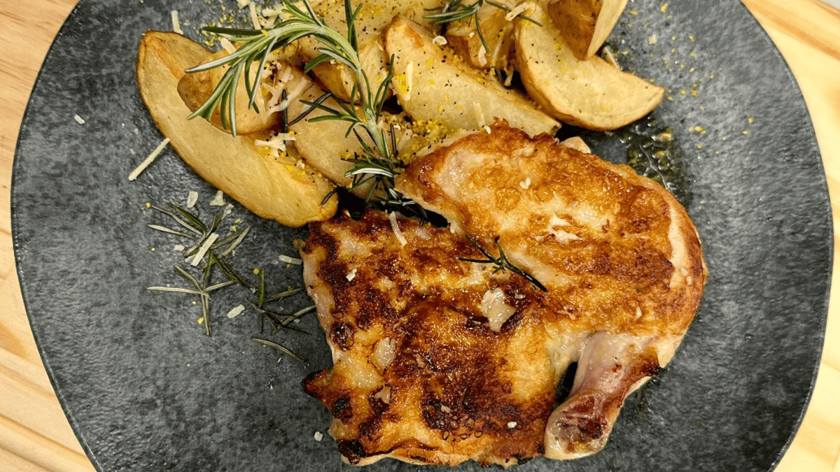 Galeto desossado com batatas rústicas na páprica | Band Receitas