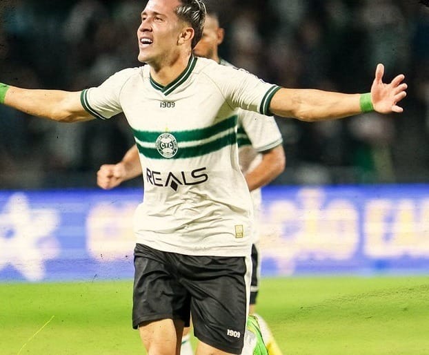 Matheus Frizzo faz o "gol que Pelé não fez" em vitória do Coritiba contra Ituano; assista