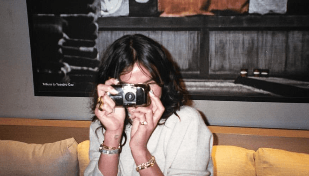 Bruna Marquezine corta o cabelo em São Paulo e novo visual dá o que falar