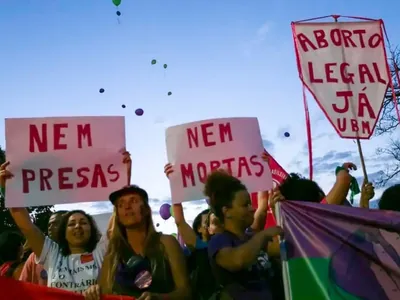 Lula classifica 'crime hediondo' obrigar meninas estupradas a terem filhos