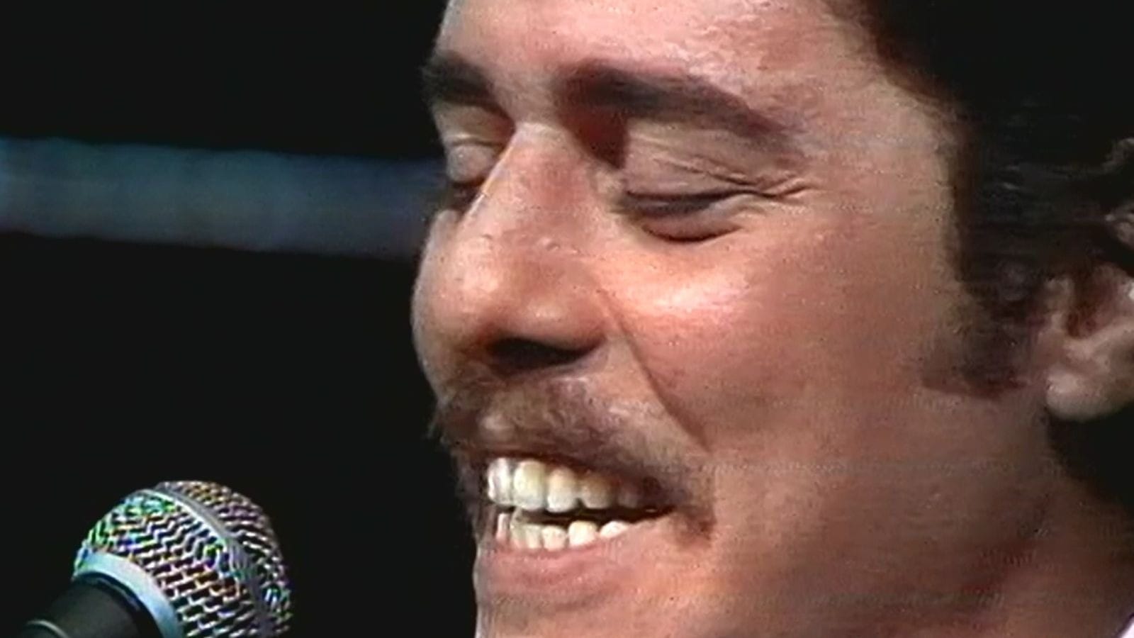 Dribles de Chico Buarque na censura da ditadura marcaram carreira do cantor