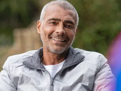 Romário tem parte do salário de senador bloqueado para pagar indenização