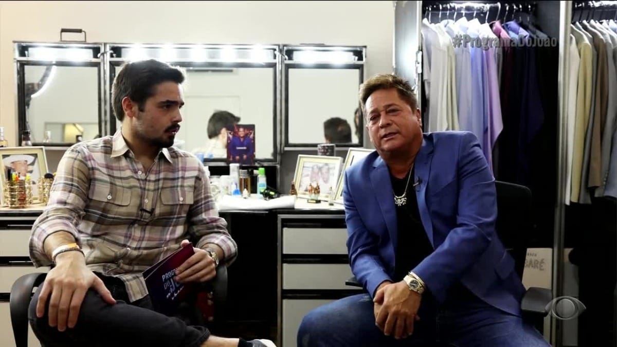 Leonardo diz que Zé Felipe não pede mais opinião para música: “Ele que sabe”