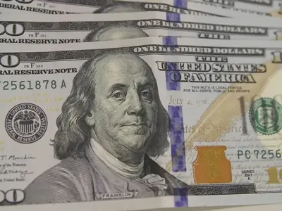 Dólar mantém estabilidade e fecha em R$ 4,89 nesta segunda-feira (11)