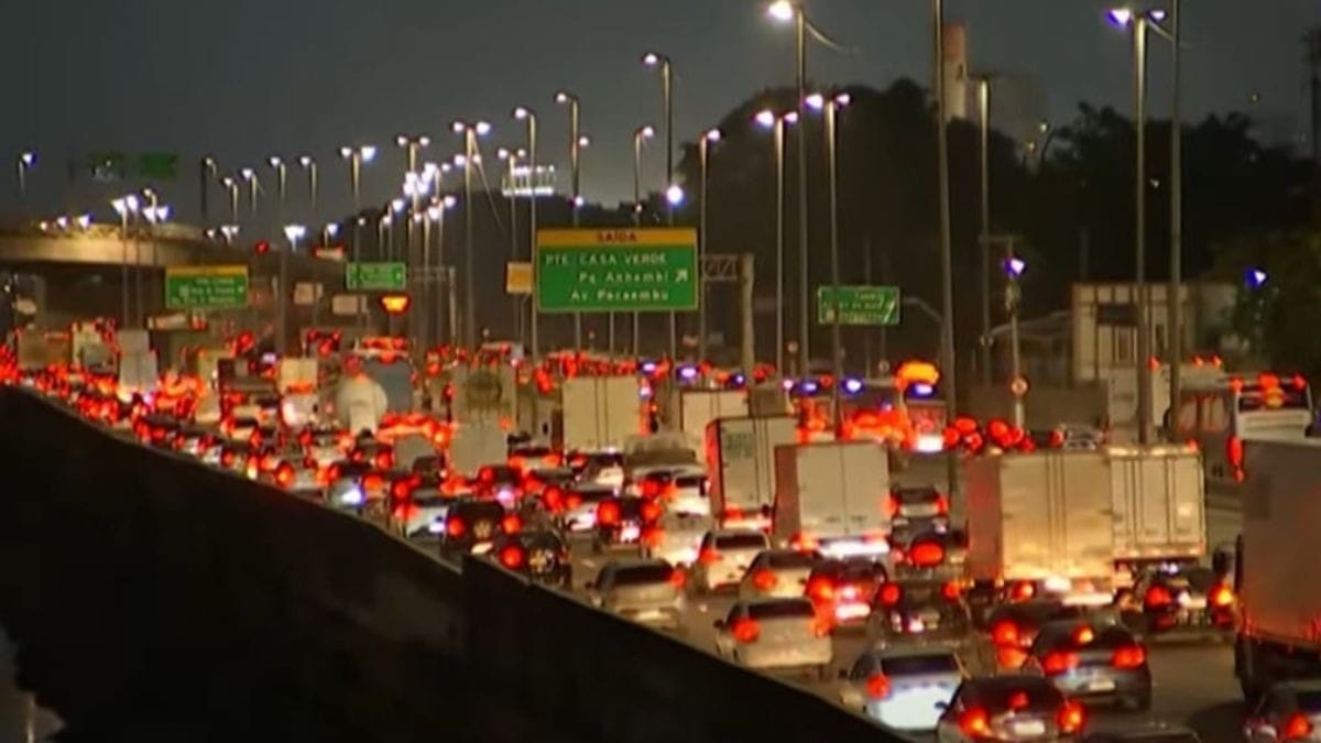 Zonas Oeste e Sul concentram lentidão com greve e rodízio suspenso em SP - QTU Questões do Universo