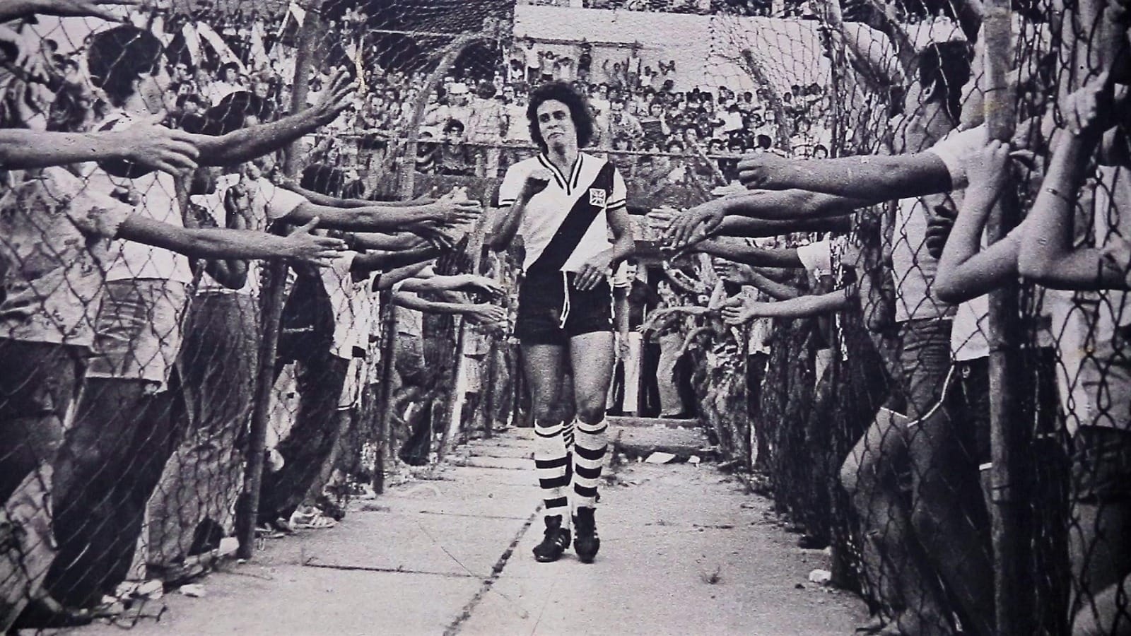 Zico ou Dinamite: quem fez mais gols na carreira? Compare os números