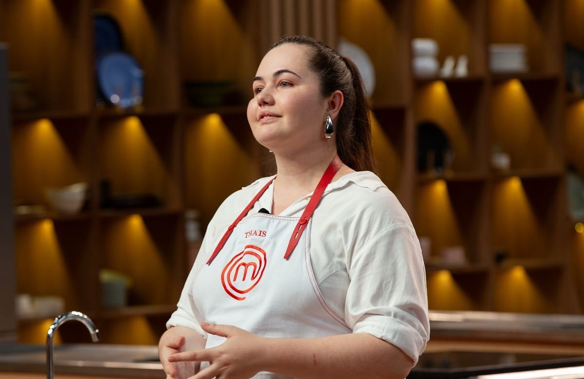 Thais é eliminada do MasterChef após fazer molho com "gosto de sabão"