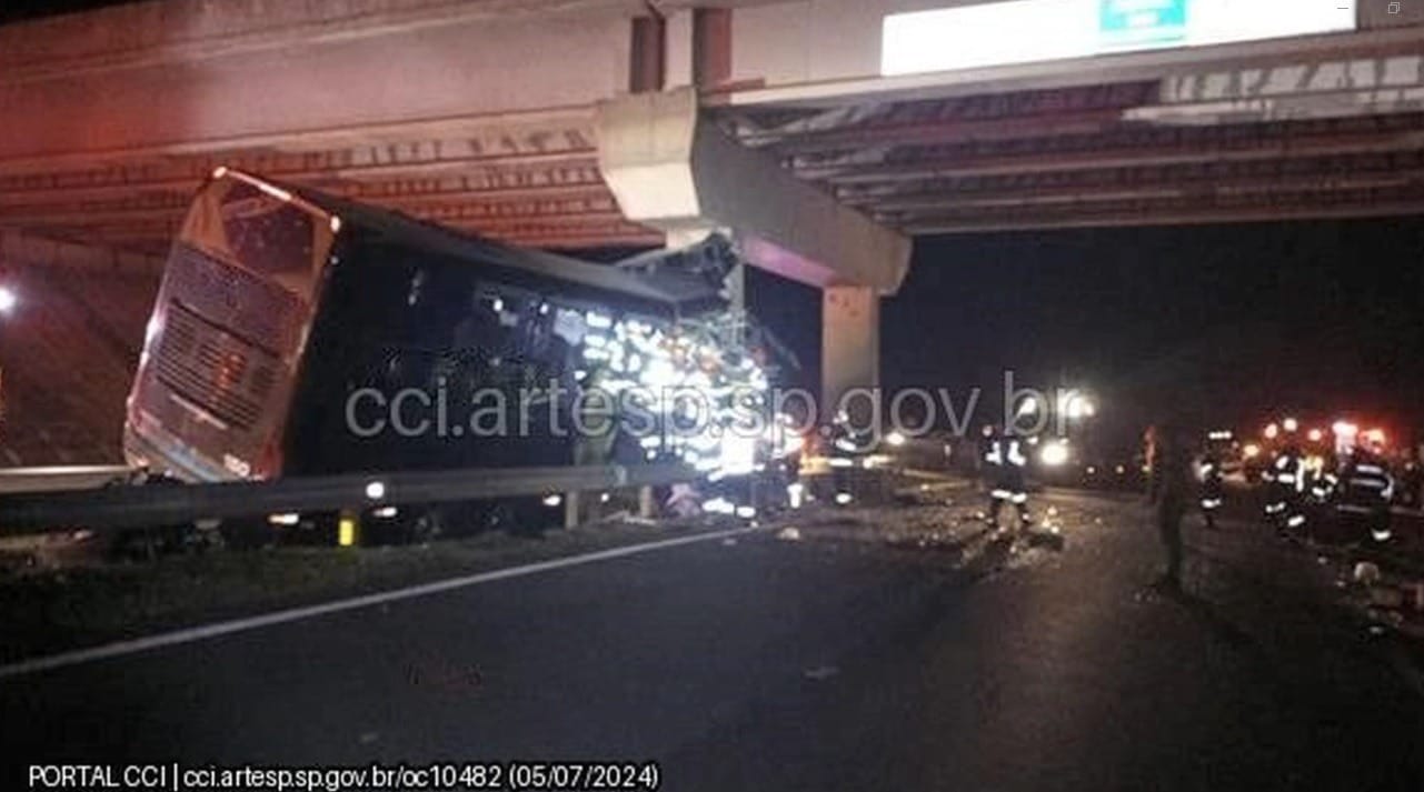 Acidente com ônibus deixa 10 mortos em Itapetininga (SP)