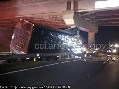 Acidente com ônibus deixa 10 mortos em Itapetininga (SP)