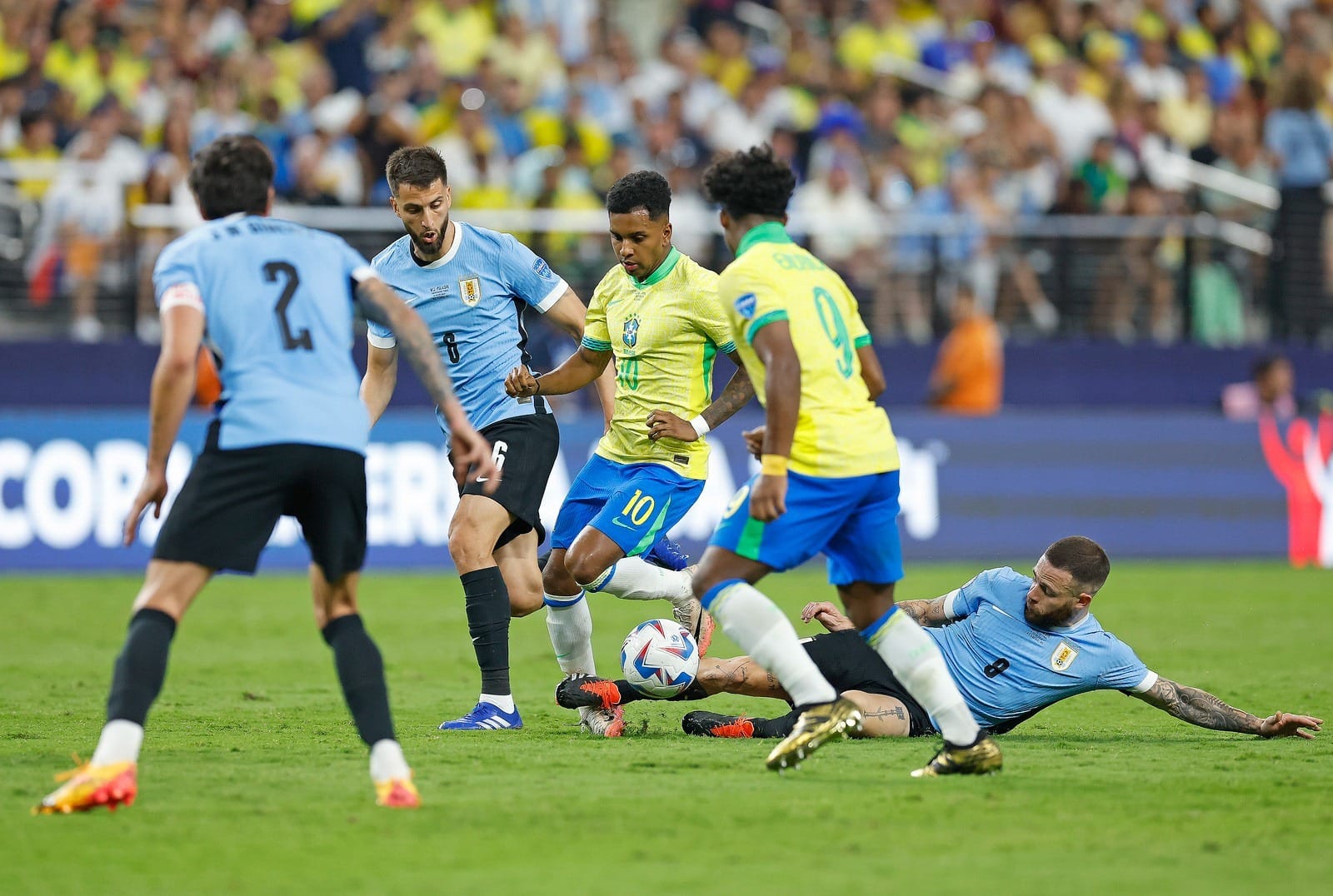 Nos pênaltis, Brasil perde para Uruguai e está fora da Copa América