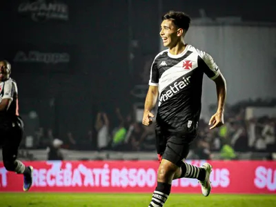 Com 'Lei do Ex' e golaço, Vasco vence e deixa o Corinthians no Z4 do Brasileirão